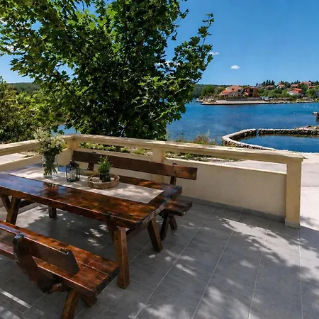 Doris With Seaview Appartement